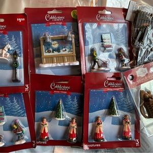 Christmas Village Winter Village miniatures towns people, NEW, 24 pieces